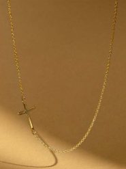 L instant d Or Naszyjnik "Petite croix" z elementem ozdobnym - dł. 42 cm rozmiar: onesize. Żółte naszyjniki damskie L instant d Or, złote. Za 894.14 zł.