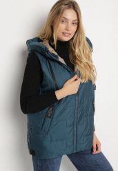 Niebieska Pikowana Kamizelka z Kapturem i Sznurkami Imvila. Niebieskie kamizelki damskie Born2be, xl, z jeansu. Za 129.99 zł.