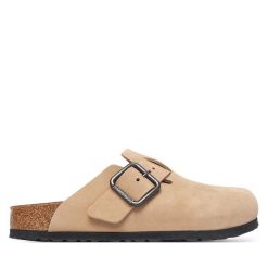 Klapki Birkenstock. Brązowe klapki damskie Birkenstock, bez wzorów, bez obcasa. Za 779.99 zł.