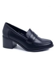 C M Paris Czółenka w kolorze czarnym rozmiar: 39. Czarne czółenka damskie C M Paris, bez wzorów, bez obcasa. Za 126.75 zł.