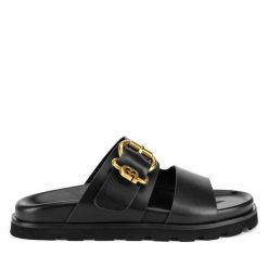 Klapki Gino Rossi. Czarne klapki damskie Gino Rossi, bez wzorów, bez obcasa. Za 329.99 zł.