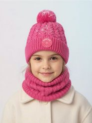 Zestaw: Czapka i komin - różowy. Czerwone szaliki dziecięce Sinsay, bez ramiączek. Za 35.99 zł.