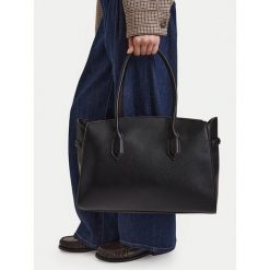 Torebka JENNY. Czarne torebki klasyczne damskie Jenny, bez wzorów, bez dodatków. Za 159.99 zł.