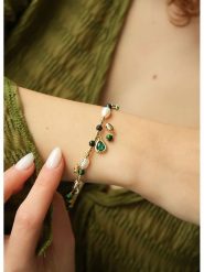 L'Atelier de Gaia Pozłacana bransoletka z perłami i cyrkoniami rozmiar: onesize. Białe bransoletki damskie L'Atelier de Gaia, pozłacane. Za 65.99 zł.