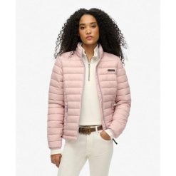 Damska kurtka puchowa Superdry Fuji Lite Padded. Czerwone kurtki damskie Superdry., bez wzorów, z puchu, bez kaptura. W wyprzedaży za 427.85 zł.