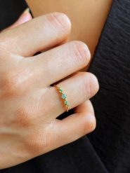 OR Carats Złoty pierścionek z kamieniami szlachetnymi rozmiar: 58. Zielone pierścionki damskie OR Carats, z szmaragdem, złote. Za 421.67 zł.