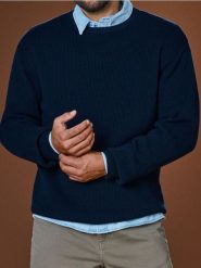 Sweter - granatowy. Niebieskie swetry męskie Sinsay, l, bez wzorów, z bawełny, bez kołnierzyka. Za 29.99 zł.