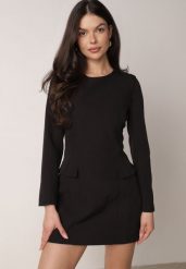 Czarna Elegancka Sukienka VICES o Trapezowym Kroju z Imitacją Kieszeni Amaliete. Czarne sukienki damskie Born2be, do pracy, m, bez wzorów, biznesowe, bez kołnierzyka, bez ramiączek, mini, kopertowe. Za 199.99 zł.