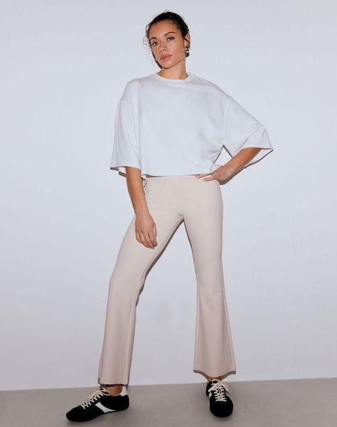 Damskie legginsy z mieszanki modalu, rozszerzane, wysoki stan Luxe beżowe. Brązowe legginsy damskie Aim'n, bez wzorów, z elastanu. Za 423.00 zł.