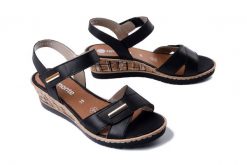 RIEKER REMONTE R6266-00 black, sandały damskie. Czarne sandały damskie Rieker, bez wzorów, bez obcasa, na koturnie. Za 305.92 zł.