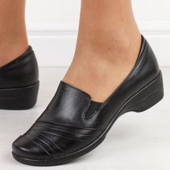 Czarne skórzane Polskie półbuty damskie Gregors 421. Czarne półbuty damskie GREGORS, bez wzorów, z jeansu, biznesowe, bez obcasa, na koturnie. Za 349.00 zł.