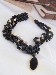 L'Atelier de Gaia Pozłacany naszyjnik z elementami ozdobnymi - dł. 45 cm rozmiar: onesize. Białe naszyjniki damskie L'Atelier de Gaia, pozłacane. Za 113.99 zł.