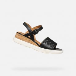 Damskie sandały Geox Pisa B. Brązowe sandały damskie Geox, bez wzorów, z gumy, bez obcasa. Za 468.99 zł.