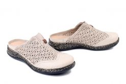 RIEKER 46376-60 beige, klapki damskie. Brązowe klapki damskie Rieker, bez wzorów, z gumy, bez obcasa. Za 329.90 zł.