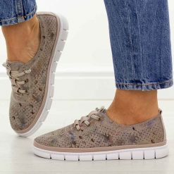 Beżowe multi ażurowe skórzane półbuty damskie Filippo Dp7671/26. Brązowe półbuty damskie Filippo, w ażurowe wzory, z jeansu, casualowe, z okrągłym noskiem, bez obcasa, na płaskiej podeszwie. Za 219.00 zł.