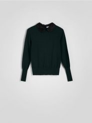 Sweter z ozdobnym kołnierzem - ciemnozielony. Zielone swetry klasyczne damskie Reserved, l, z dzianiny, bez kołnierzyka. W wyprzedaży za 39.99 zł.