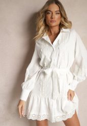 Biała Sukienka Koszulowa z Wiskozy z Bawełną Ozdobiona Paskiem i Koronką Korresil. Białe sukienki damskie Renee, na co dzień, m, z aplikacjami, z bawełny, eleganckie, bez kołnierzyka, bez ramiączek, mini, kopertowe. W wyprzedaży za 104.99 zł.