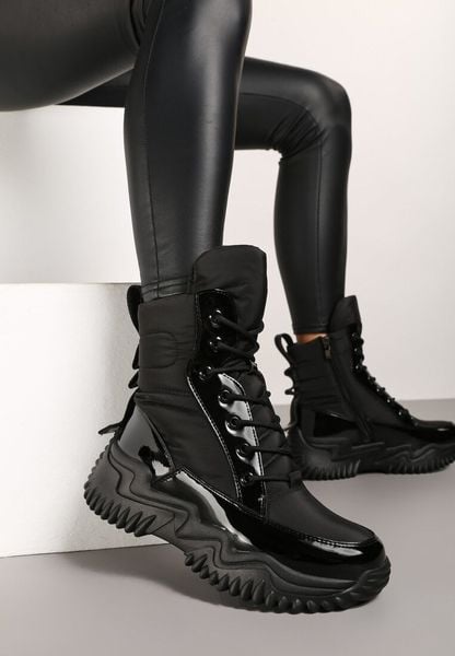 Czarne Śniegowce na Grubej Tłoczonej Podeszwie ze Sznurowaniem Cedilia. Czarne śniegowce damskie Born2be, z futra. Za 149.99 zł.