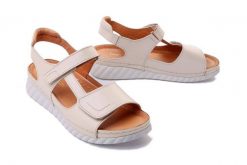 COMFORTABEL 710137-08 beige, sandały damskie. Brązowe sandały damskie Comfortabel, bez wzorów, ze skóry, bez obcasa. Za 215.94 zł.