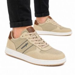 Buty męskie sportowe do chodzenia Wrangler RUSTY C MEN LOW. Białe buty sportowe na co dzień męskie Wrangler, z jeansu, bez zapięcia, trekkingowe. Za 199.00 zł.