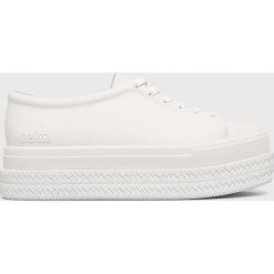 Melissa - Buty Be II. Czerwone buty sportowe na co dzień damskie Melissa, bez wzorów, z gumy. W wyprzedaży za 219.90 zł.