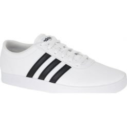 Białe Buty adidas Easy Vulc 2.0 M B43666. Białe buty sportowe na co dzień męskie Adidas, z materiału, bez zapięcia. W wyprzedaży za 289.00 zł.