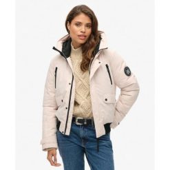 Kurtka Bomber Pikowana City. Szare kurtki damskie Superdry., bez wzorów, bez kaptura. W wyprzedaży za 489.55 zł.