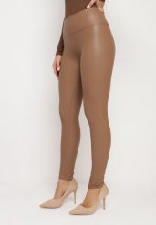 Jasnobrązowe Legginsy z Ekoskóry z Wysokim Stanem i Polarem Labira. Brązowe legginsy damskie Born2be, l, bez wzorów, z jeansu. Za 34.99 zł.