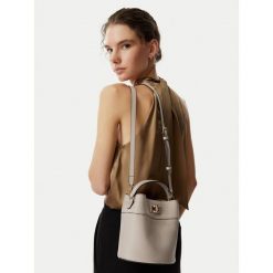 Torebka Furla. Brązowe torebki klasyczne damskie Furla, bez wzorów, bez dodatków. Za 1,214.00 zł.