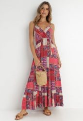 Bordowa Sukienka Hickey. Czerwone sukienki damskie Born2be, l, z aplikacjami, boho, bez kołnierzyka, bez ramiączek, maxi, kopertowe. W wyprzedaży za 87.99 zł.