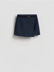 Spódnico-szorty z paskiem - granatowy. Niebieskie szorty damskie Reserved, bez wzorów, z tkaniny. Za 99.99 zł.