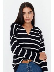 Trendyol Sweter w kolorze czarno-białym rozmiar: S. Czarne swetry klasyczne damskie Trendyol, s, bez kołnierzyka. Za 66.00 zł.