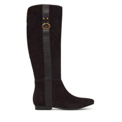 Kozaki Guess. Brązowe kozaki damskie Guess, bez obcasa, na płaskiej podeszwie. Za 824.99 zł.