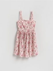 Wzorzysta sukienka mini - wielobarwny. Sukienki damskie Reserved, l, bez wzorów, z dzianiny, bez kołnierzyka, bez ramiączek, mini, rozkloszowane. Za 99.99 zł.