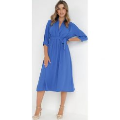 Niebieska Sukienka Rheniolea. Niebieskie sukienki damskie Born2be, m, bez wzorów, eleganckie, bez kołnierzyka, bez ramiączek, midi, kopertowe. W wyprzedaży za 87.99 zł.