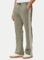 Guess Spodnie dresowe Z5BB07 K2042 Khaki Regular Fit. Brązowe spodnie dresowe męskie Guess, z aplikacjami, z dresówki. Za 524.99 zł.