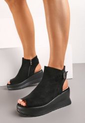Czarne Ażurowe Sandały na Koturnie z Noskiem Peep Toe i Odkrytą Piętą Bhanios. Czarne sandały damskie Renee, w ażurowe wzory, bez obcasa, na koturnie. Za 99.99 zł.