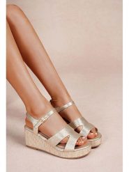 Foreverfolie Sandały w kolorze złotym na koturnie rozmiar: 40. Żółte sandały damskie Foreverfolie, bez wzorów, bez obcasa, na koturnie. Za 117.99 zł.