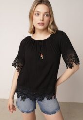 Czarna Bluzka z Wiskozy w Stylu Boho z Koronką Sznurkami i Koralikami Dazzlebell. Czarne bluzki damskie Born2be, m, bez wzorów, z jeansu, biznesowe, bez kołnierzyka, bez ramiączek. Za 69.99 zł.