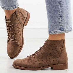 Coffee wiosenne zamszowe ażurowe botki damskie S.Barski 185. Botki damskie S.BARSKI, na jesień, z jeansu, eleganckie, z okrągłym noskiem, bez obcasa, na obcasie, bez zapięcia. Za 219.00 zł.