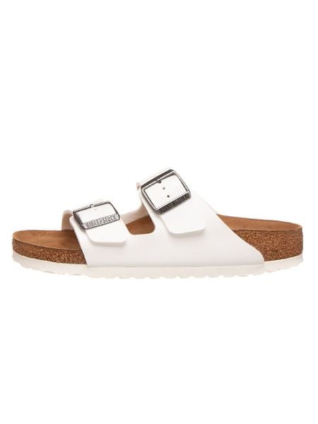 Birkenstock Klapki "Arizona" w kolorze białym rozmiar: 42. Białe klapki damskie Birkenstock, bez wzorów, bez obcasa. Za 284.82 zł.