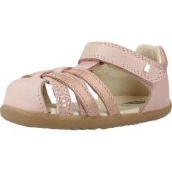 Sandały BOBUX CROSS JUMP Rose. Czerwone sandały damskie Bobux, bez wzorów, ze skóry, bez obcasa. Za 333.99 zł.