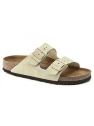 Birkenstock Skórzane klapki "Arizona" w kolorze beżowym rozmiar: 43. Brązowe klapki damskie Birkenstock, bez wzorów, ze skóry, bez obcasa. Za 421.67 zł.