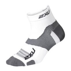 Skarpety sportowe 2XU Vectr Ultralght 1/4 Crew. Białe skarpetki damskie 2XU, bez wzorów. W wyprzedaży za 65.15 zł.