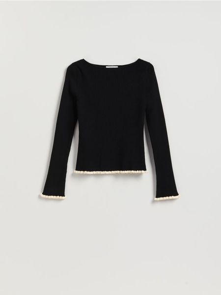 Sweter z ozdobnym wykończeniem - czarny. Czarne swetry klasyczne damskie Reserved, l, z dzianiny, bez kołnierzyka. Za 99.99 zł.