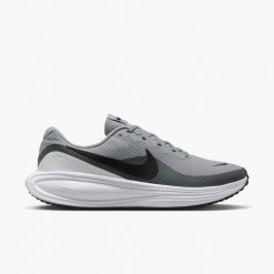 Buty sportowe męskie Nike Revolution 8. Czarne obuwie do biegania damskie Nike, nike revolution. Za 251.99 zł.