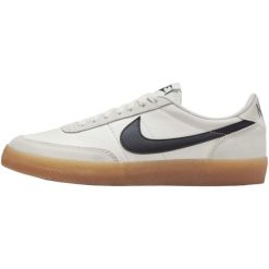 Buty sportowe Nike Killshot 2. Białe buty sportowe na co dzień męskie Nike, ze skóry, bez zapięcia, na fitness i siłownię. W wyprzedaży za 390.00 zł.