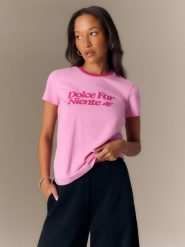 4F T-shirt regular z nadrukiem damski - różowy XL. Czerwone t-shirty damskie 4f, l, bez wzorów, z materiału, bez kołnierzyka. Za 59.99 zł.