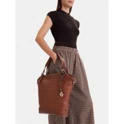 Torebka Lasocki. Brązowe torebki klasyczne damskie Lasocki, bez wzorów, bez dodatków. Za 219.99 zł.
