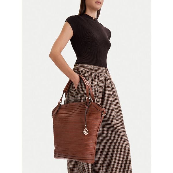 Torebka Lasocki. Brązowe torebki klasyczne damskie Lasocki, bez wzorów, bez dodatków. Za 219.99 zł.